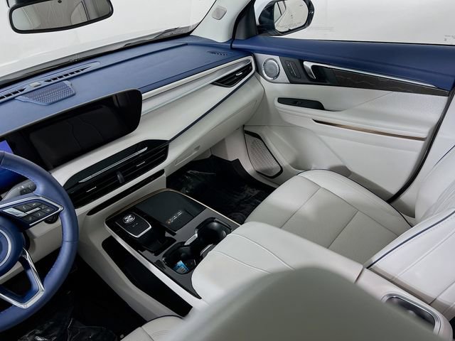 Certified 2025 Buick Enclave Avenir image 24