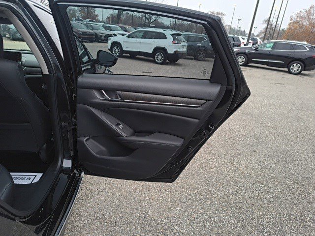 Used 2018 Honda Accord EX-L image 16