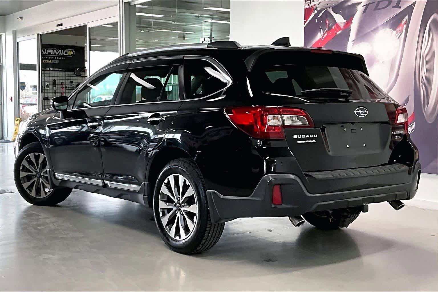 Used 2018 Subaru Outback 3.6R Touring image 4