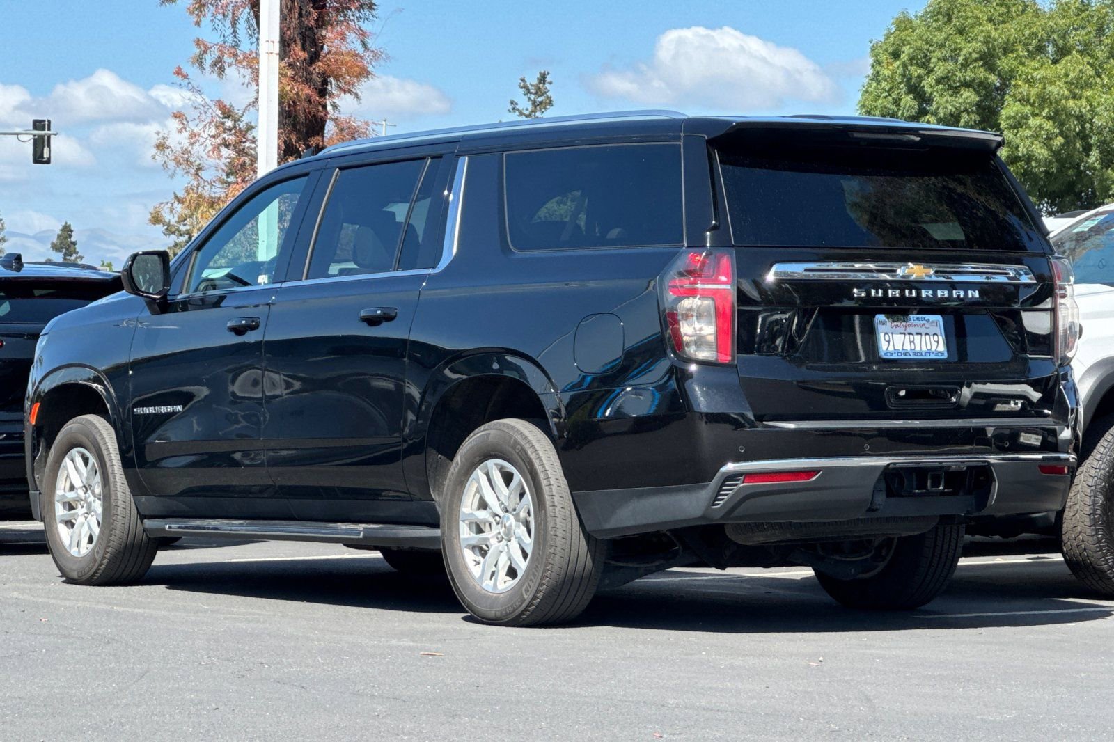 Used 2024 Chevrolet Suburban LT image 7