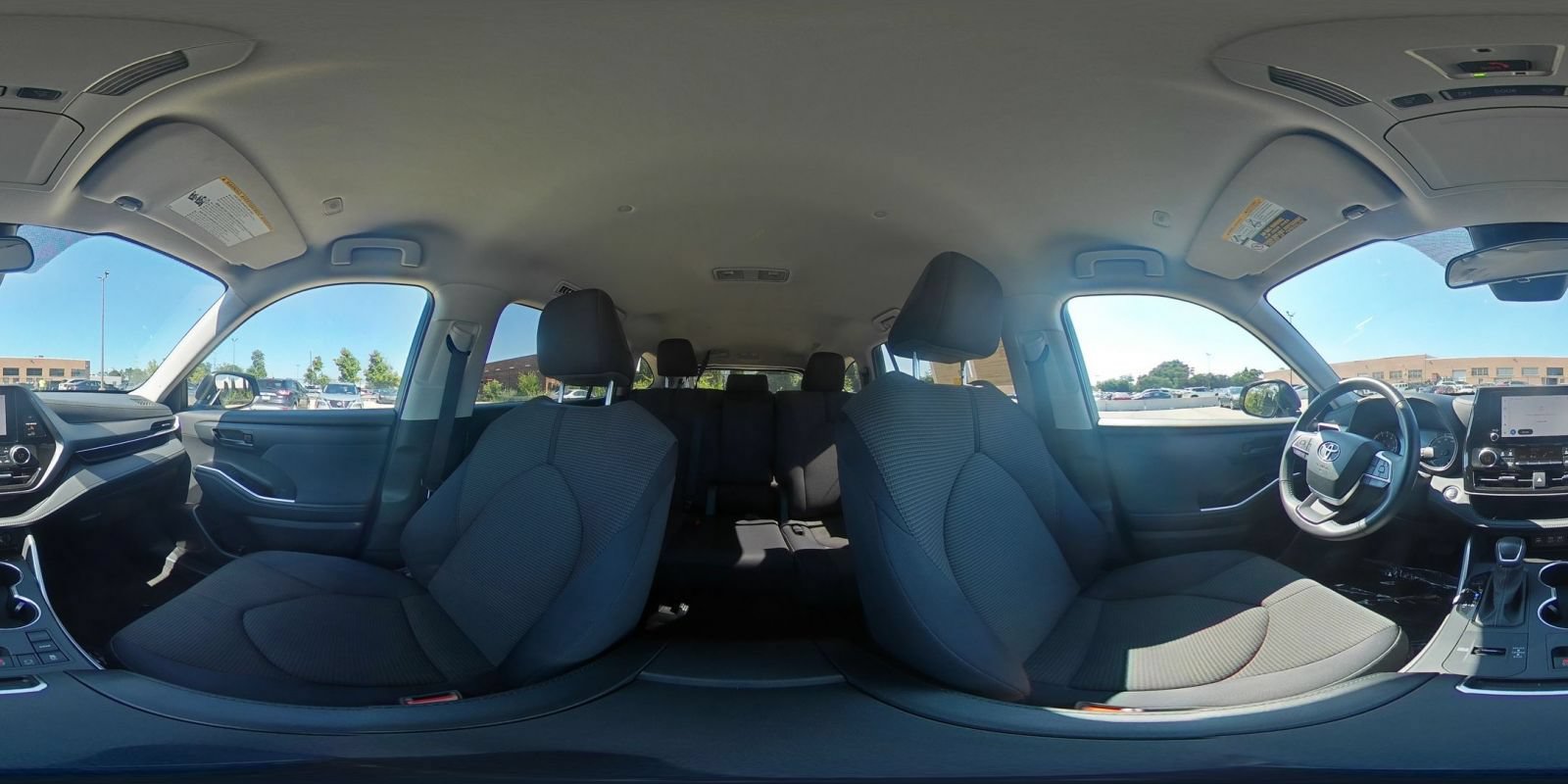 Used 2025 Toyota Highlander LE FWD image 39
