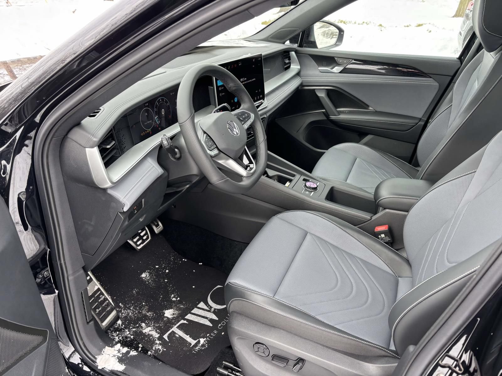New 2026 Volkswagen Tiguan SE R-Line AWD/4WD image 24