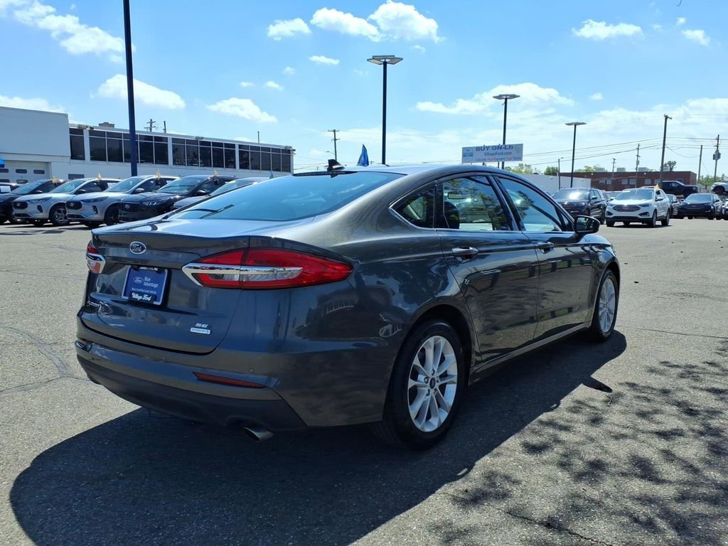 Used 2020 Ford Fusion SE FWD image 8