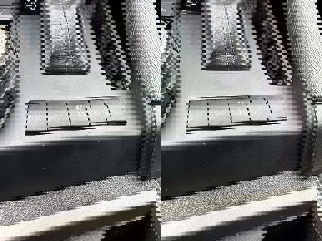 Used 2024 Toyota Tacoma TRD Sport AWD/4WD image 30