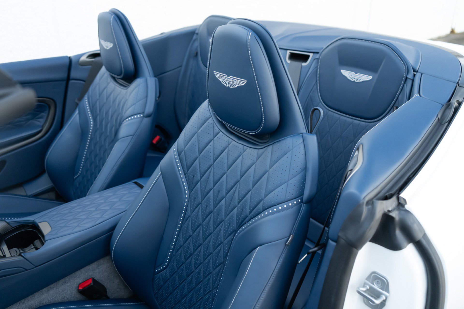 Used 2025 Aston Martin DB12 Convertible RWD image 31