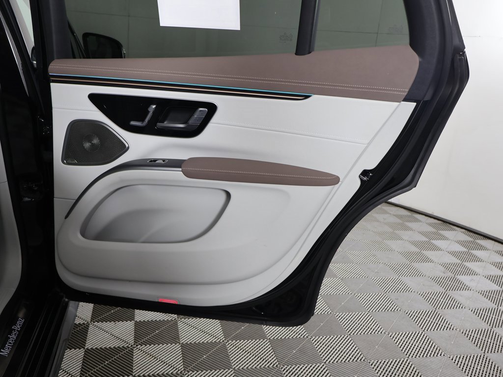 Used 2023 Mercedes-Benz EQS 580 4MATIC SUV image 26