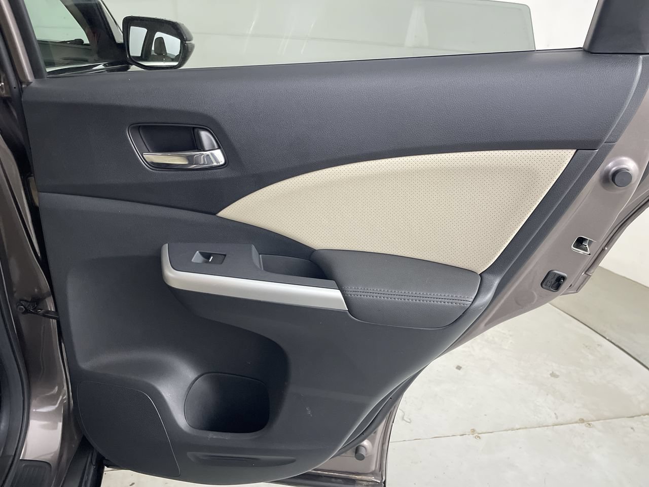 Used 2016 Honda CR-V Touring image 25