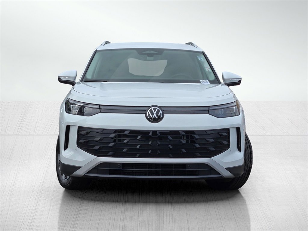 Used 2025 Volkswagen Tiguan S image 2