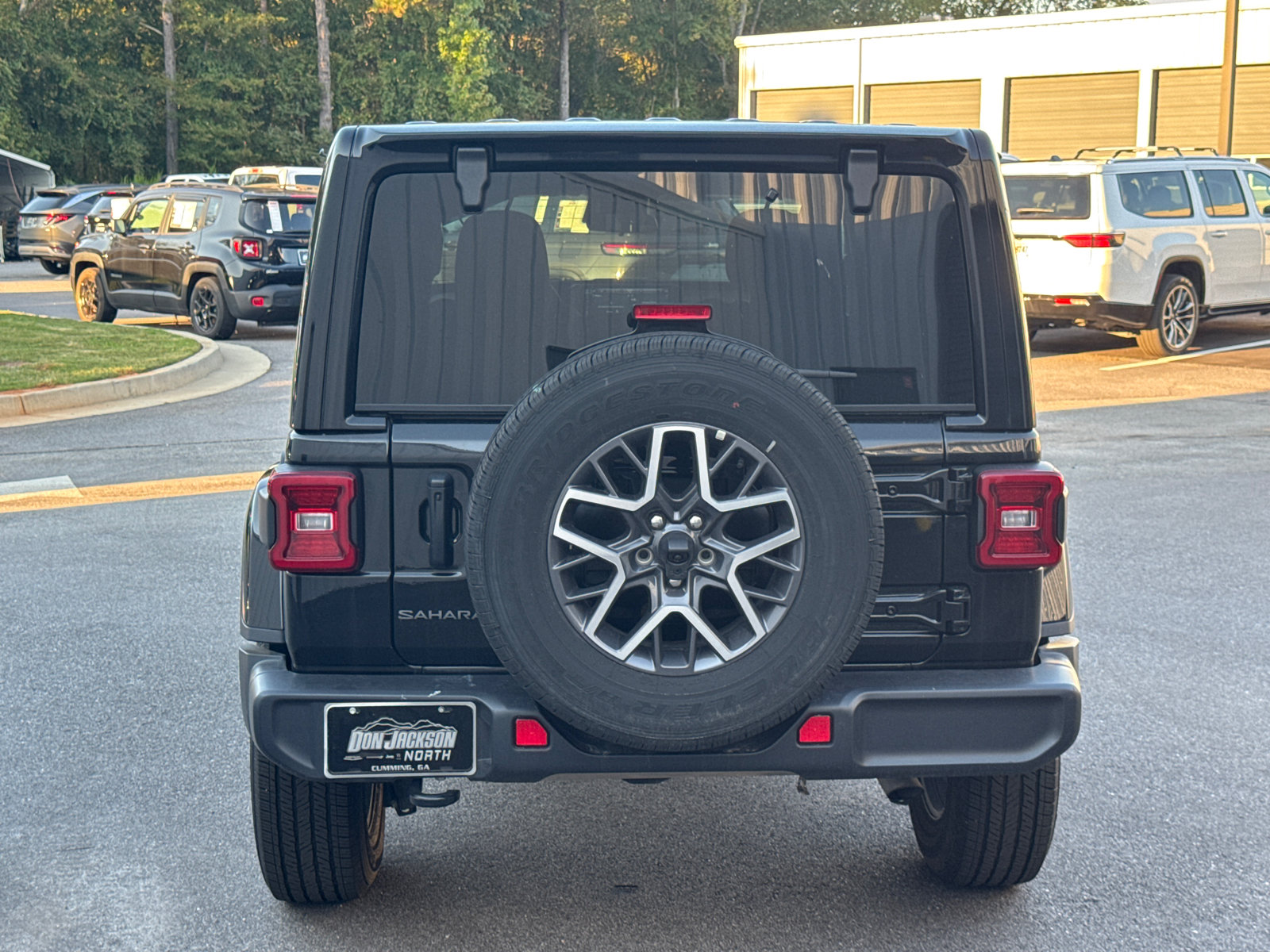 Used 2026 Jeep Wrangler Unlimited Sahara AWD/4WD image 6