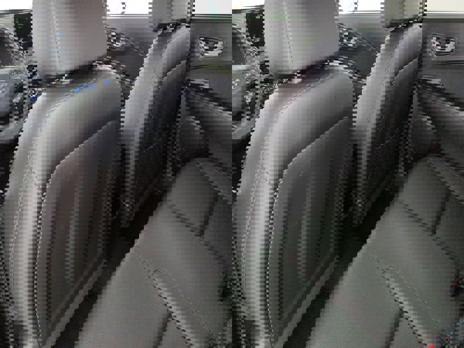 Used 2022 Hyundai Kona Limited w/ Cargo Package image 18