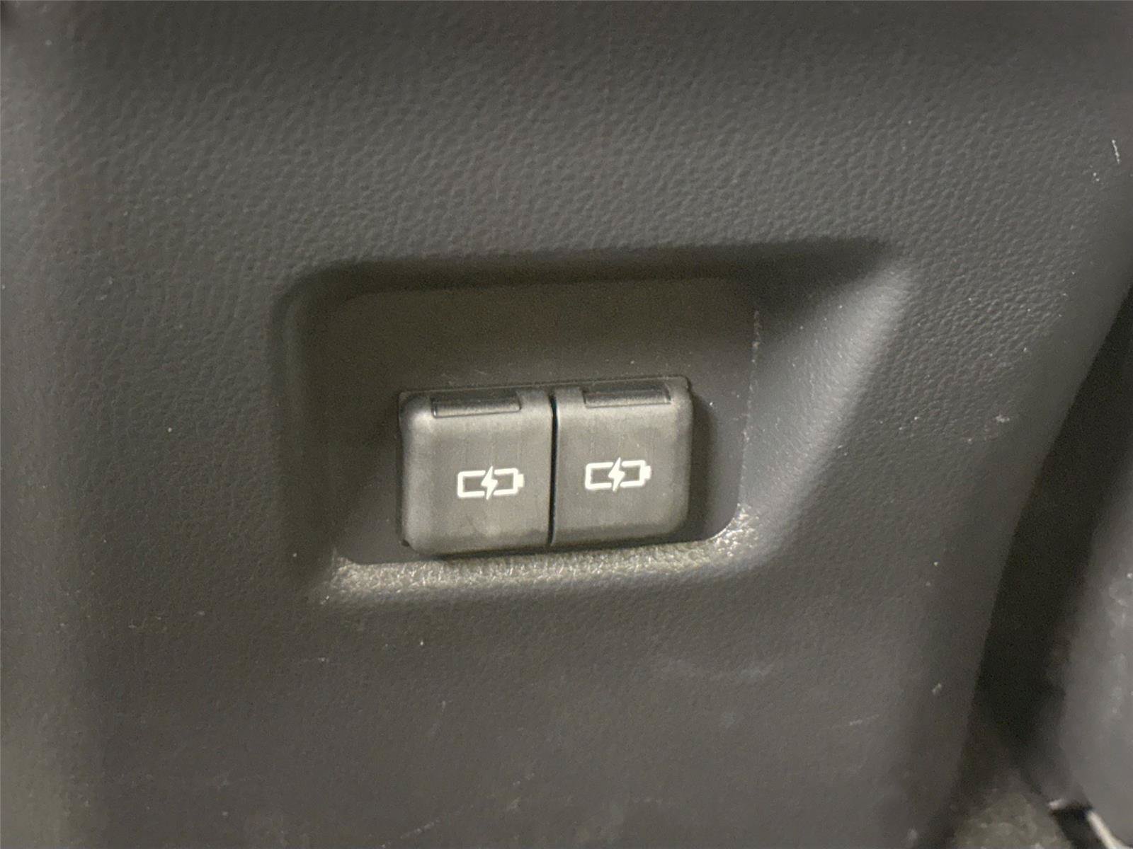 Used 2025 Toyota RAV4 XLE Premium AWD/4WD image 36