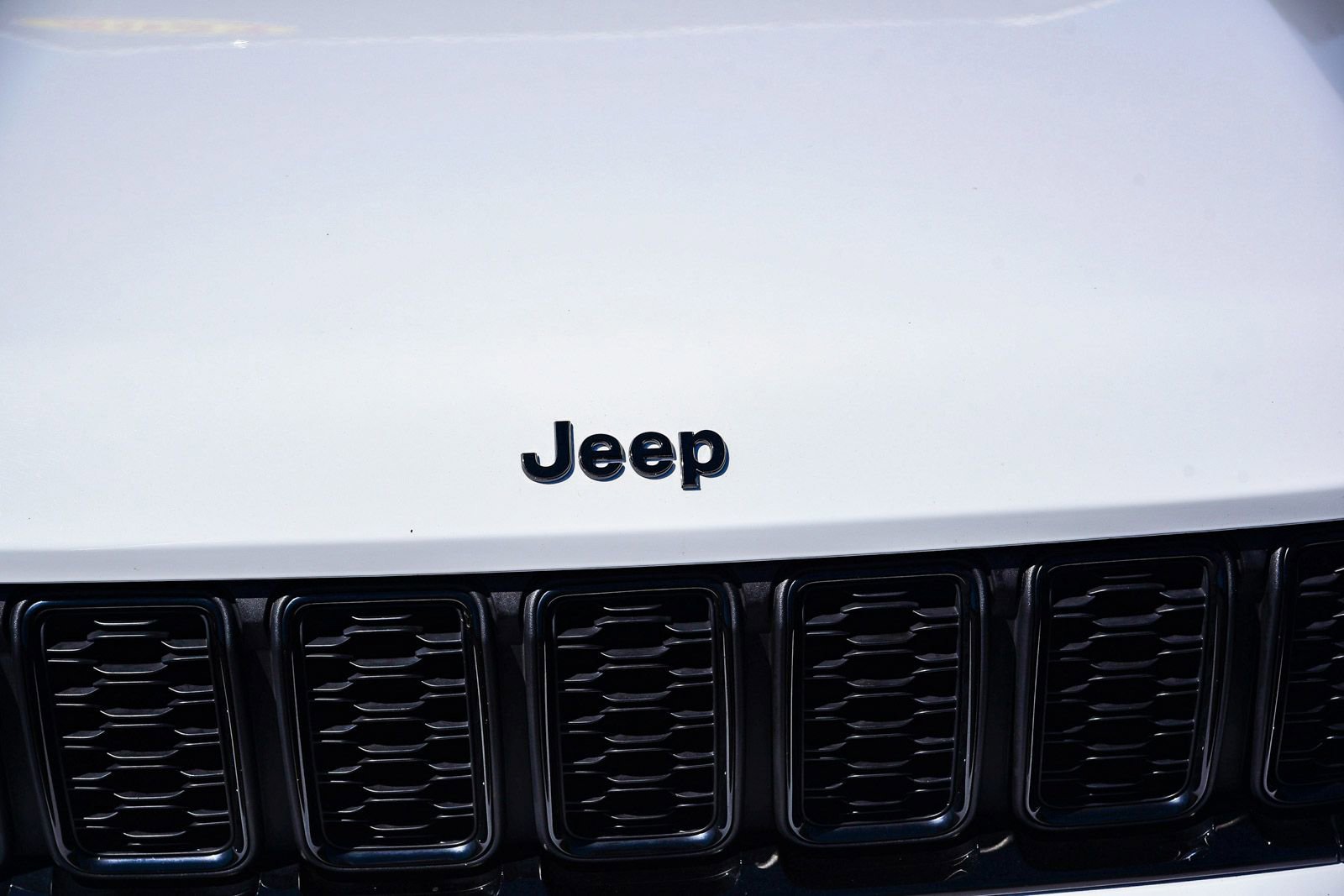 Used 2023 Jeep Grand Cherokee Limited w/ Black Appearance Package image 13