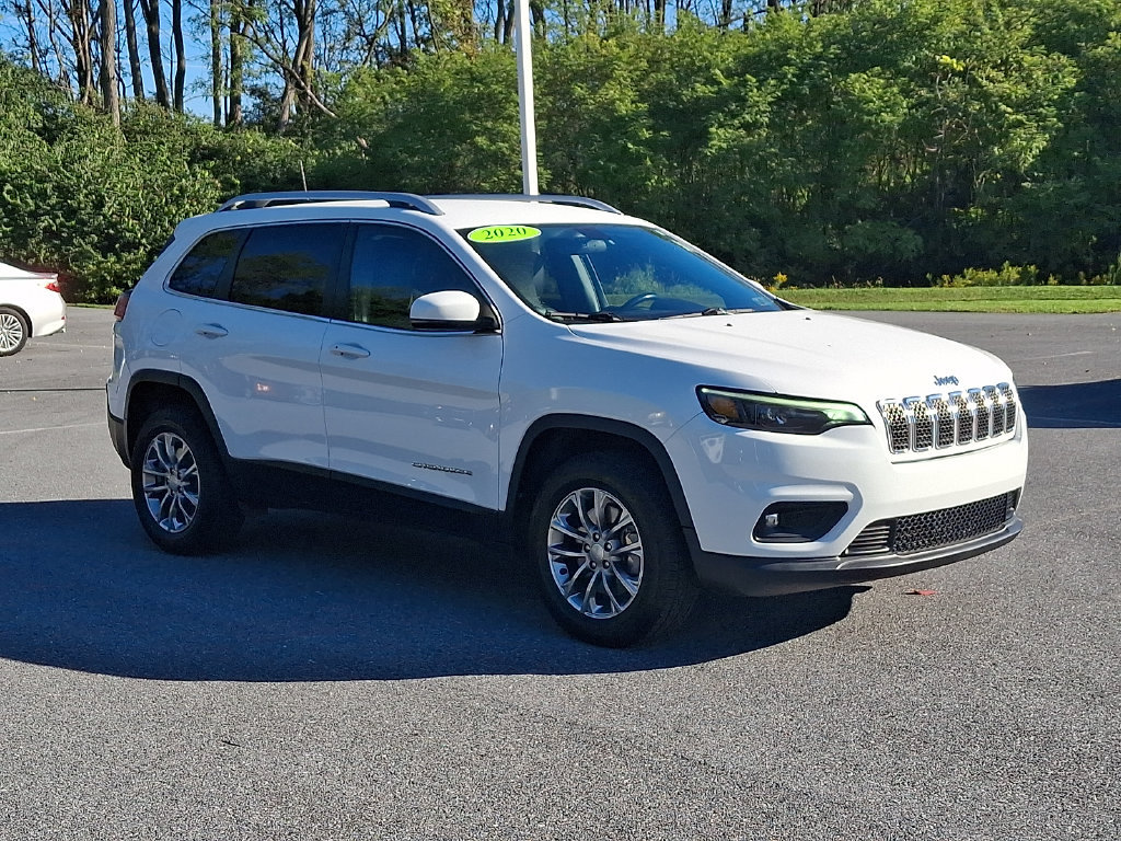 Used 2020 Jeep Cherokee Latitude Plus w/ Cold Weather Group AWD/4WD image 3