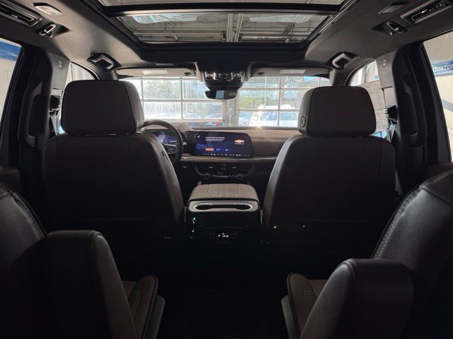 New 2027 Chevrolet Suburban High Country w/ Sun And Tow Package AWD/4WD image 17