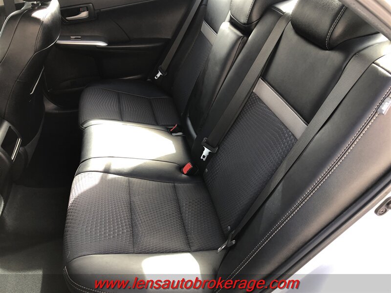 Used 2014 Toyota Camry SE FWD image 16