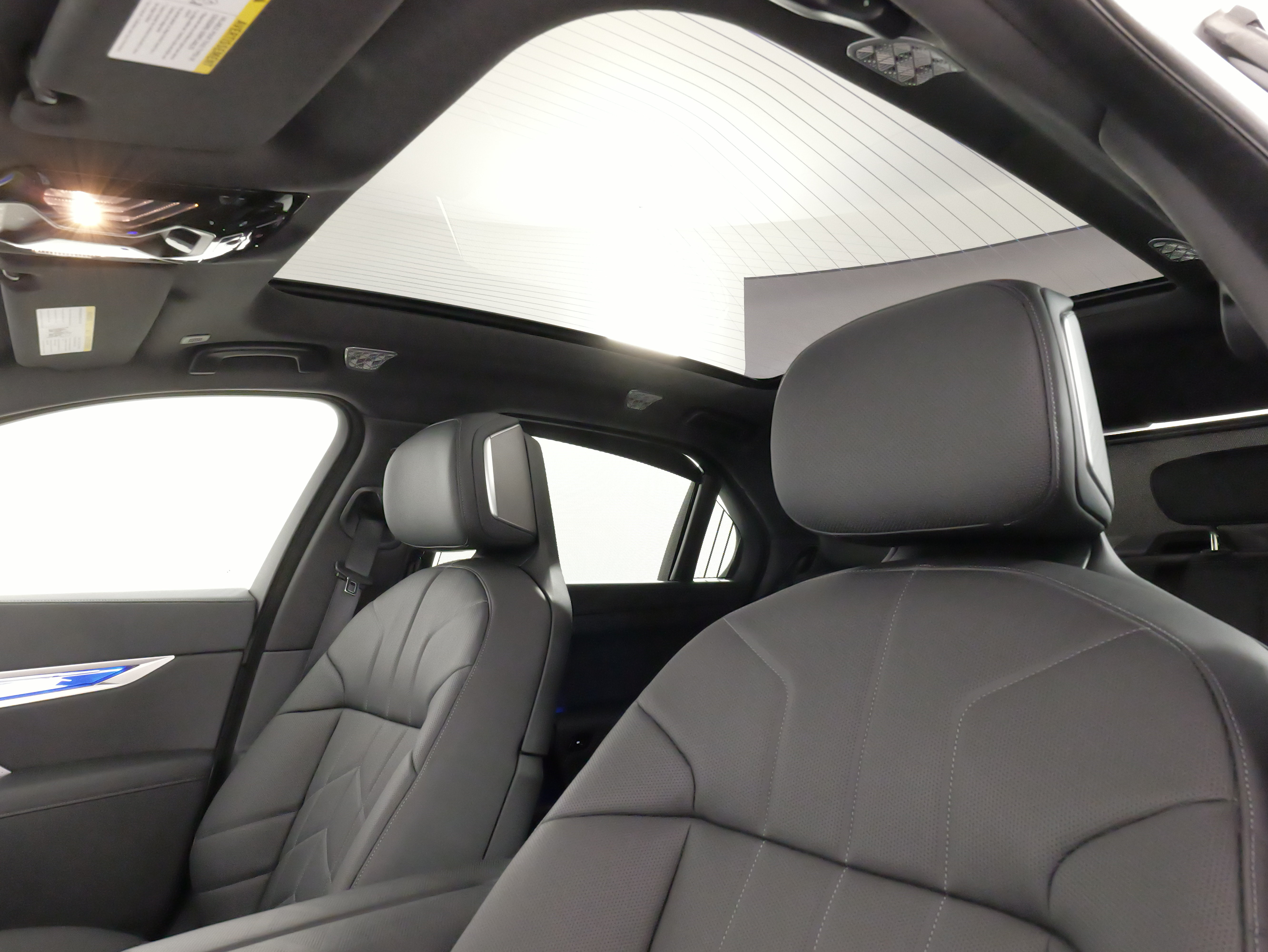 Used 2025 BMW 740i xDrive w/ Executive Package AWD/4WD image 37