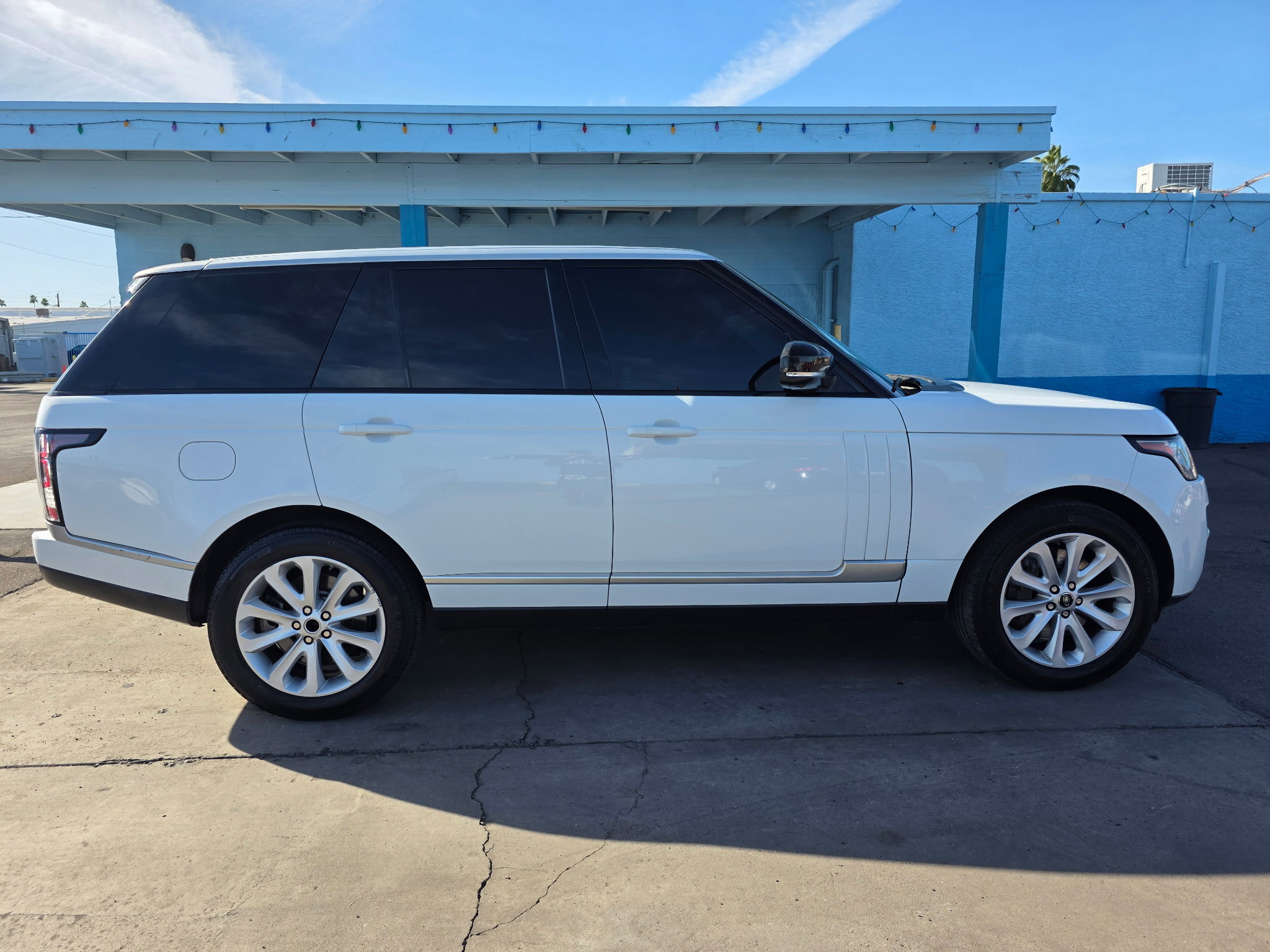 Used 2013 Land Rover Range Rover HSE image 2
