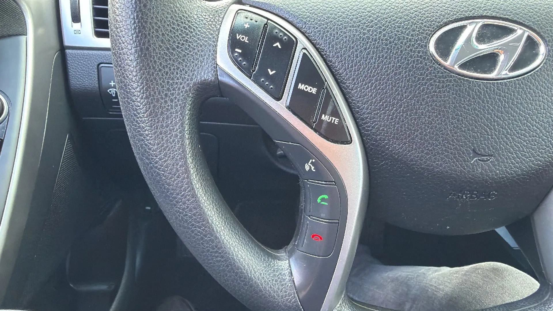 Used 2017 Hyundai Elantra GT FWD image 12