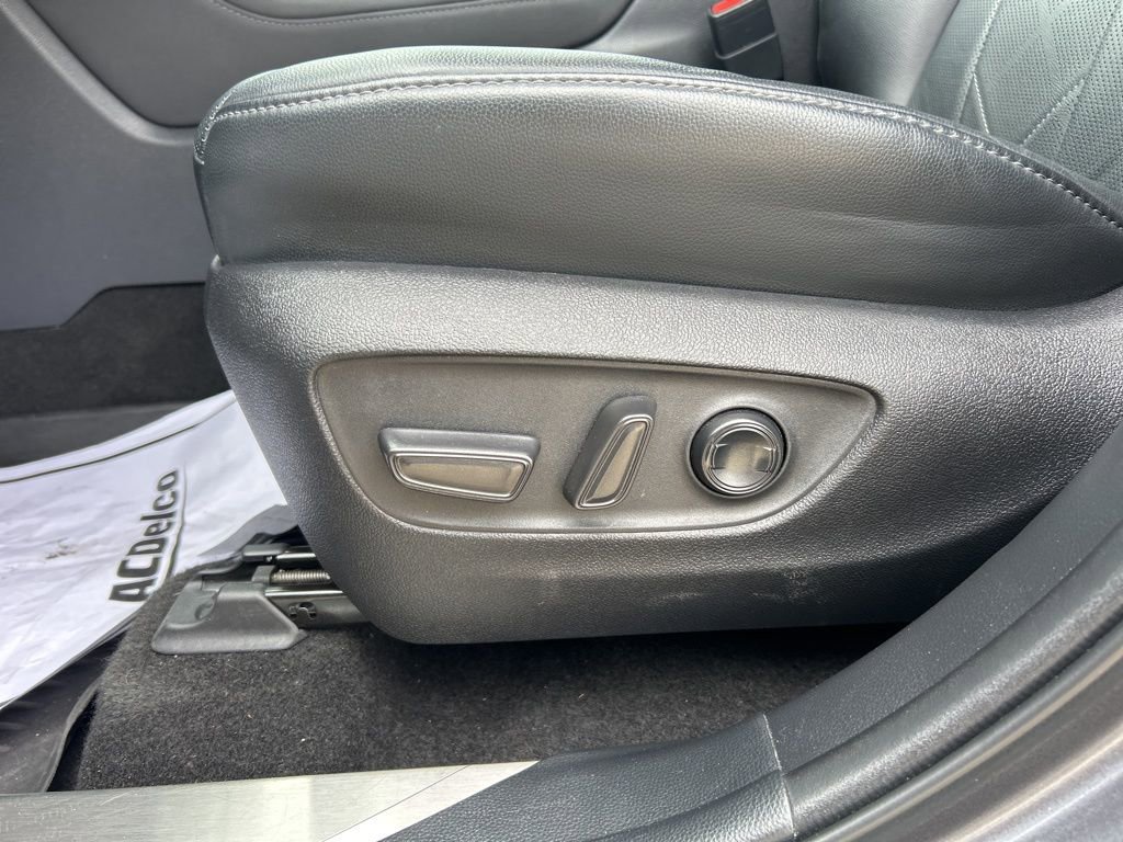 Used 2023 Toyota Highlander Platinum FWD image 16