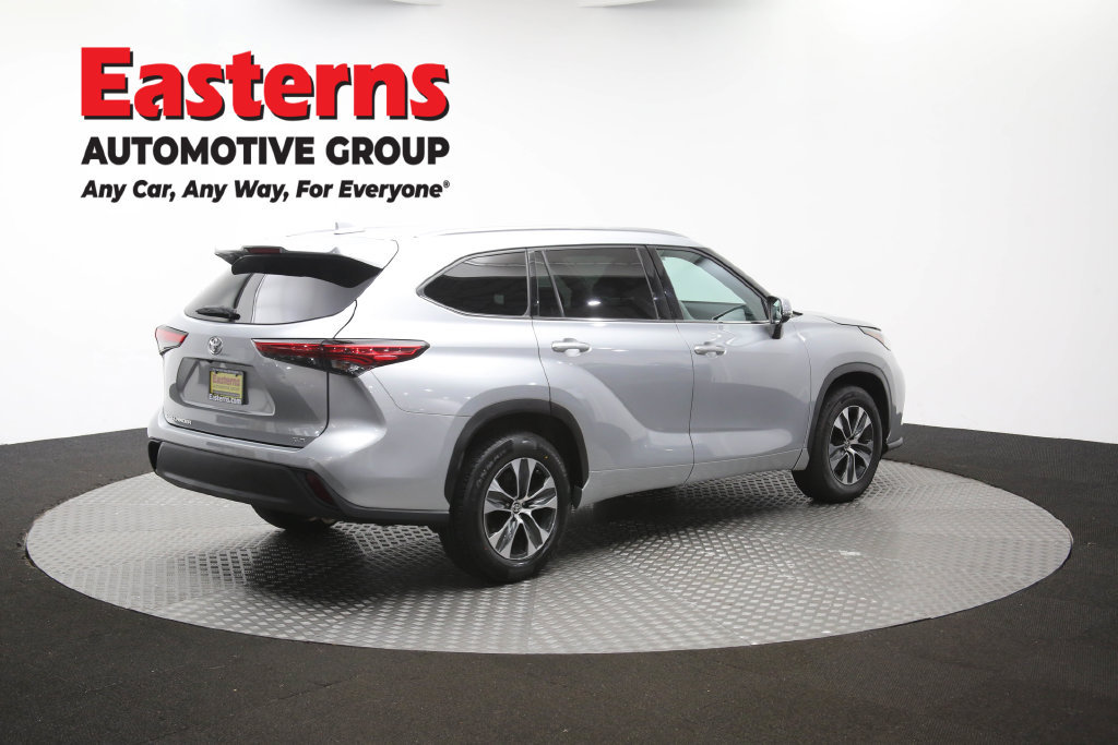 Used 2021 Toyota Highlander XLE FWD image 48