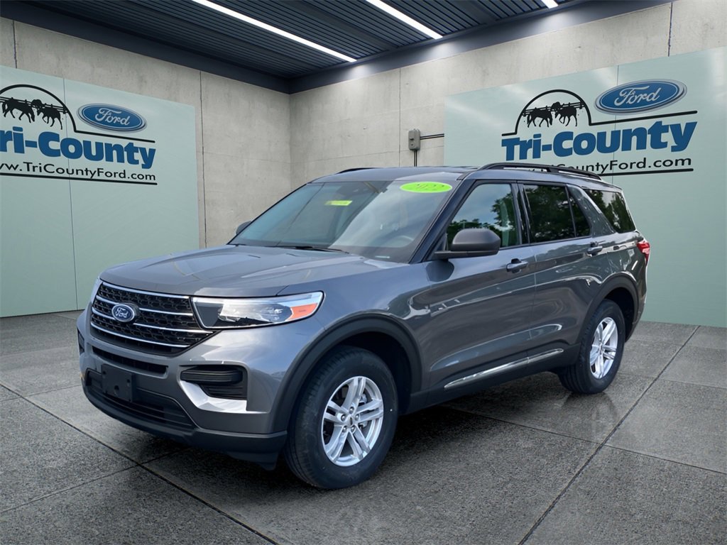 Used 2022 Ford Explorer XLT image 3