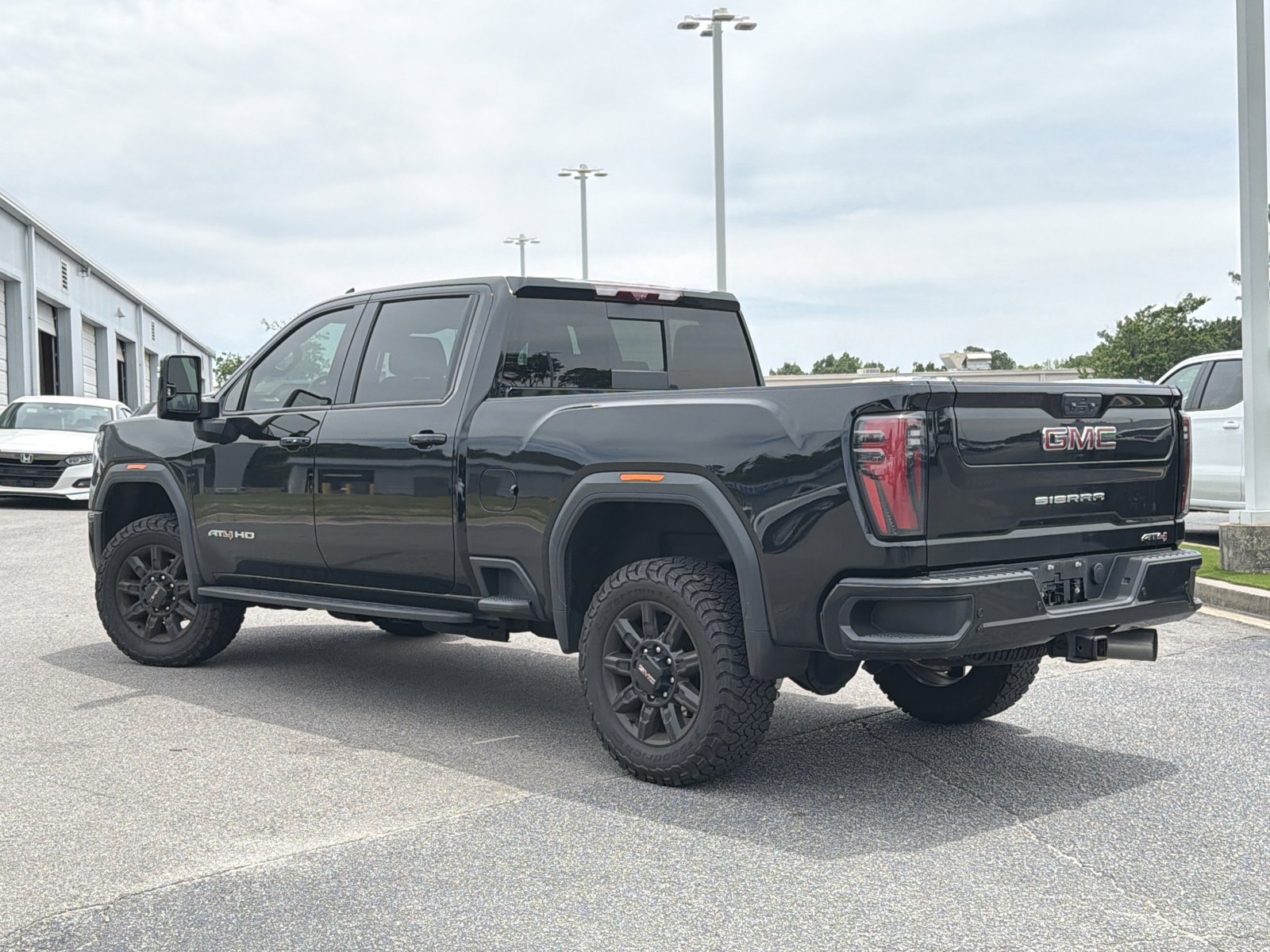 Used 2024 GMC Sierra 2500 AT4 w/ AT4 Premium Plus Package AWD/4WD image 11