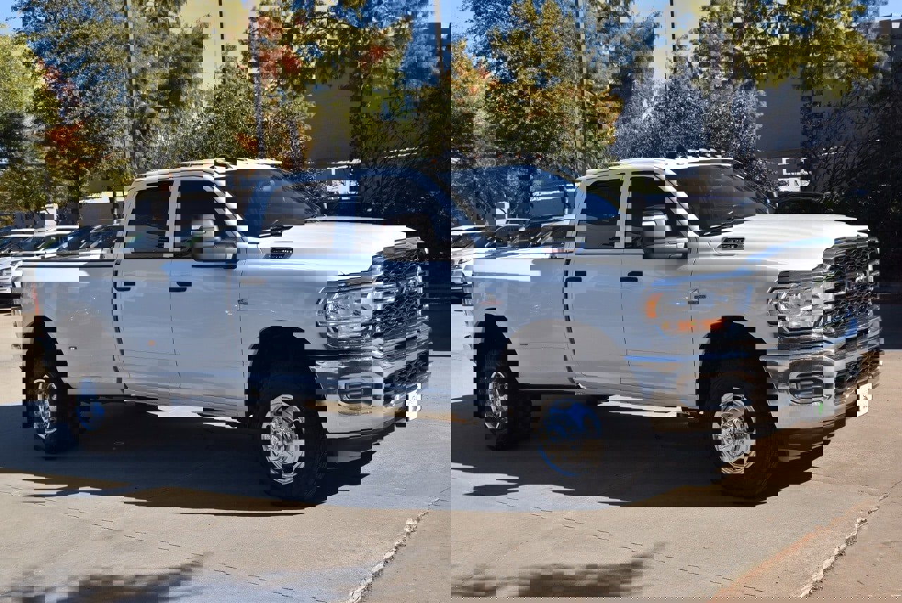 Used 2024 RAM 3500 Tradesman w/ Chrome Appearance Group image 5