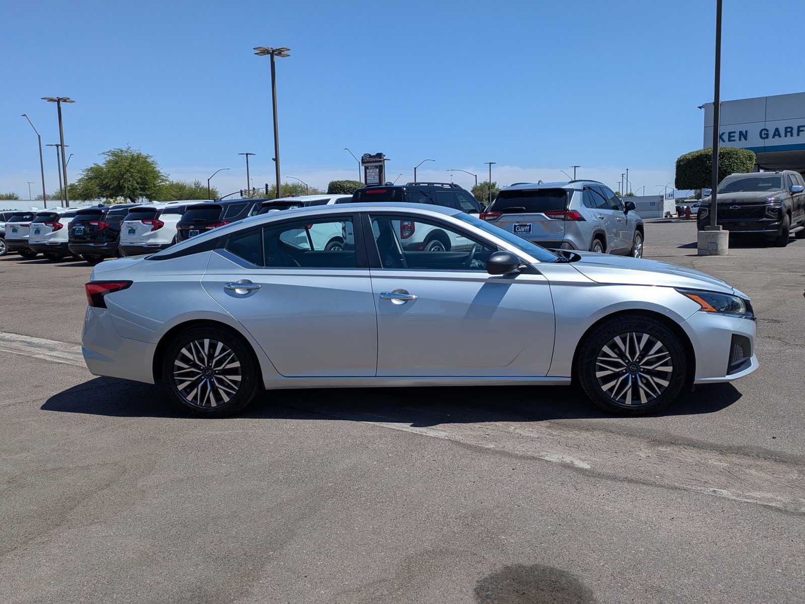 Used 2024 Nissan Altima 2.5 SV FWD image 6