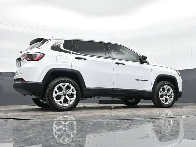 Used 2025 Jeep Compass Sport w/ Mopar Graphics Package image 39