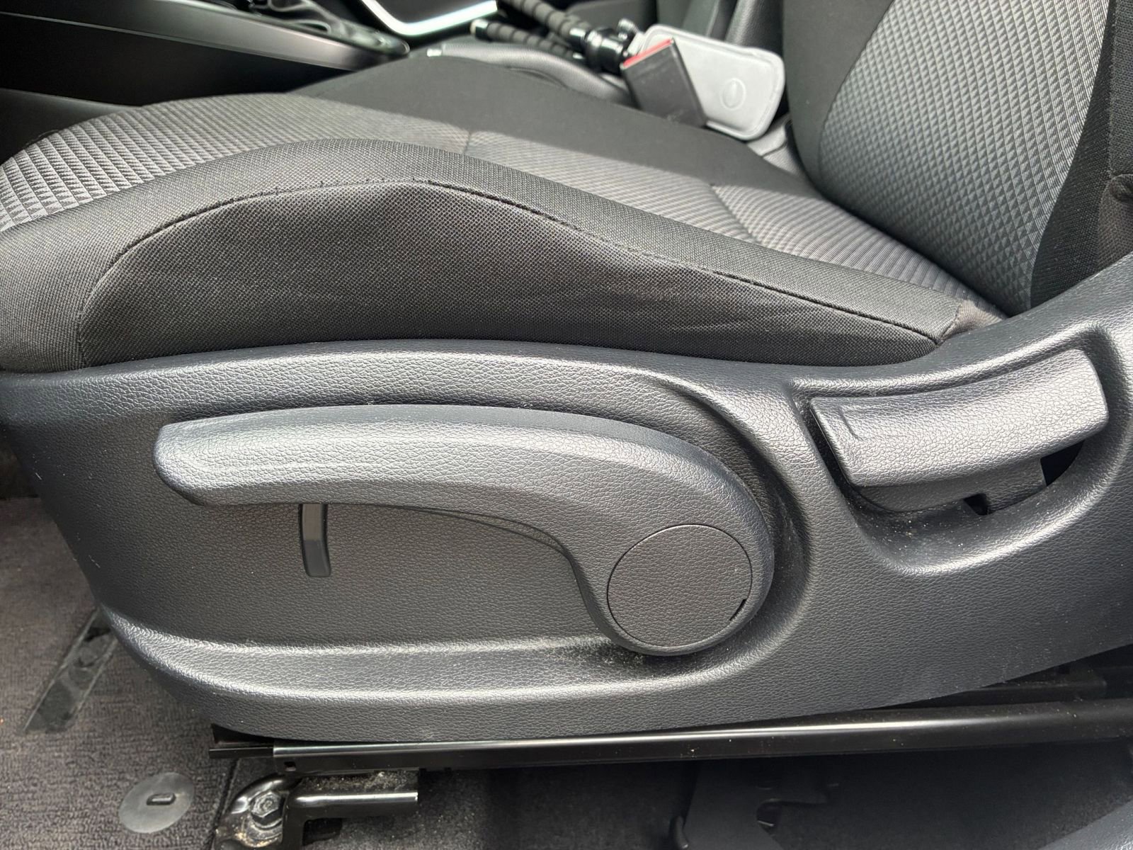 Used 2025 Kia Soul LX w/ LX Technology Package FWD image 23
