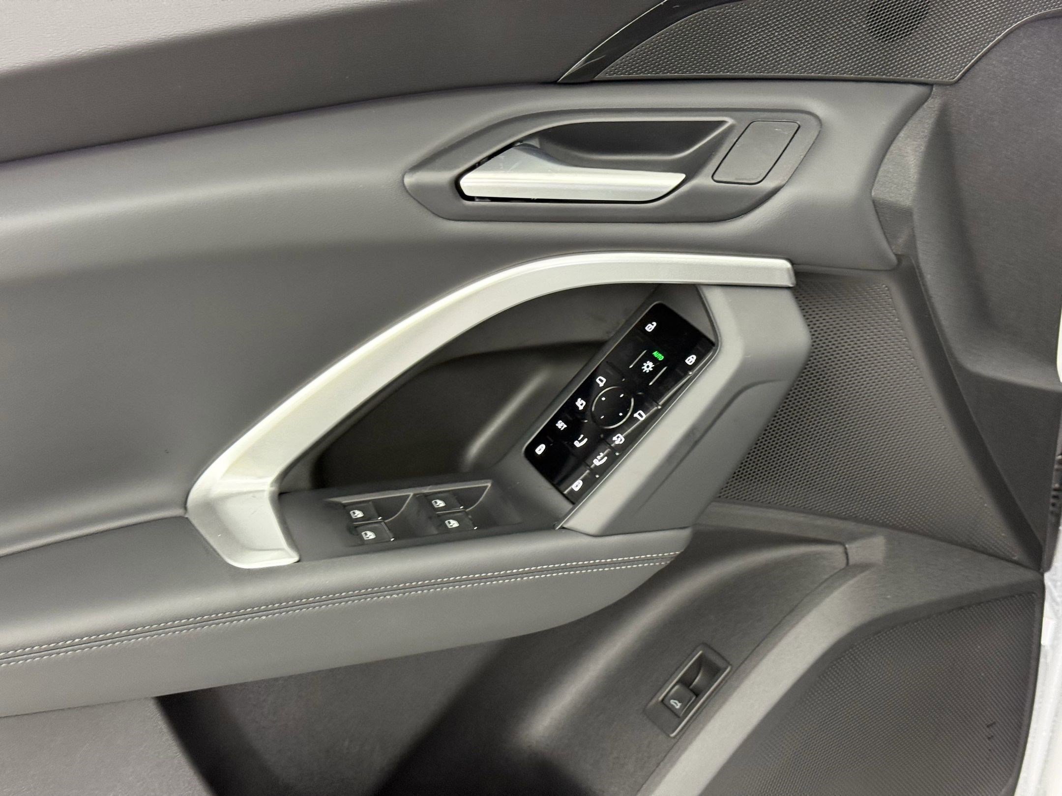 Used 2025 Audi Q5 Premium w/ Convenience Package image 24