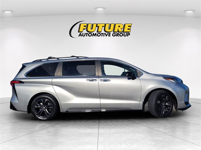 Used 2024 Toyota Sienna XSE image 3