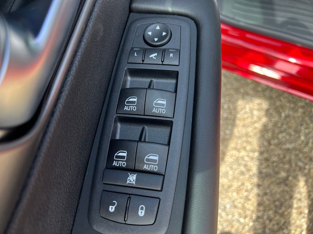 New 2027 Chrysler Pacifica Select FWD image 29