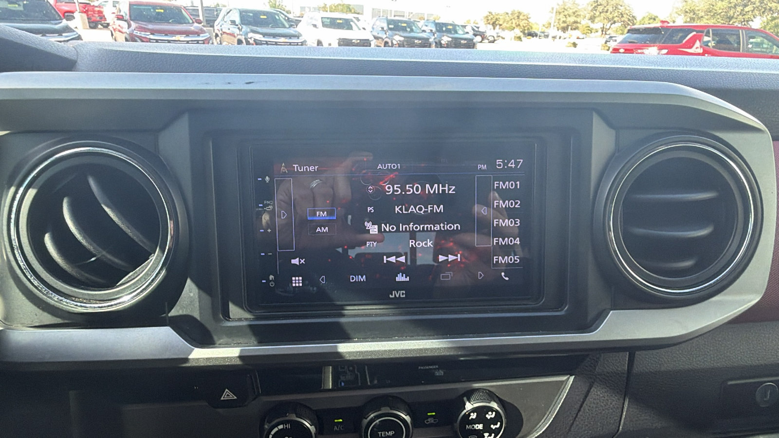 Used 2016 Toyota Tacoma SR5 w/ SR5 Appearance Package (SN) RWD image 8