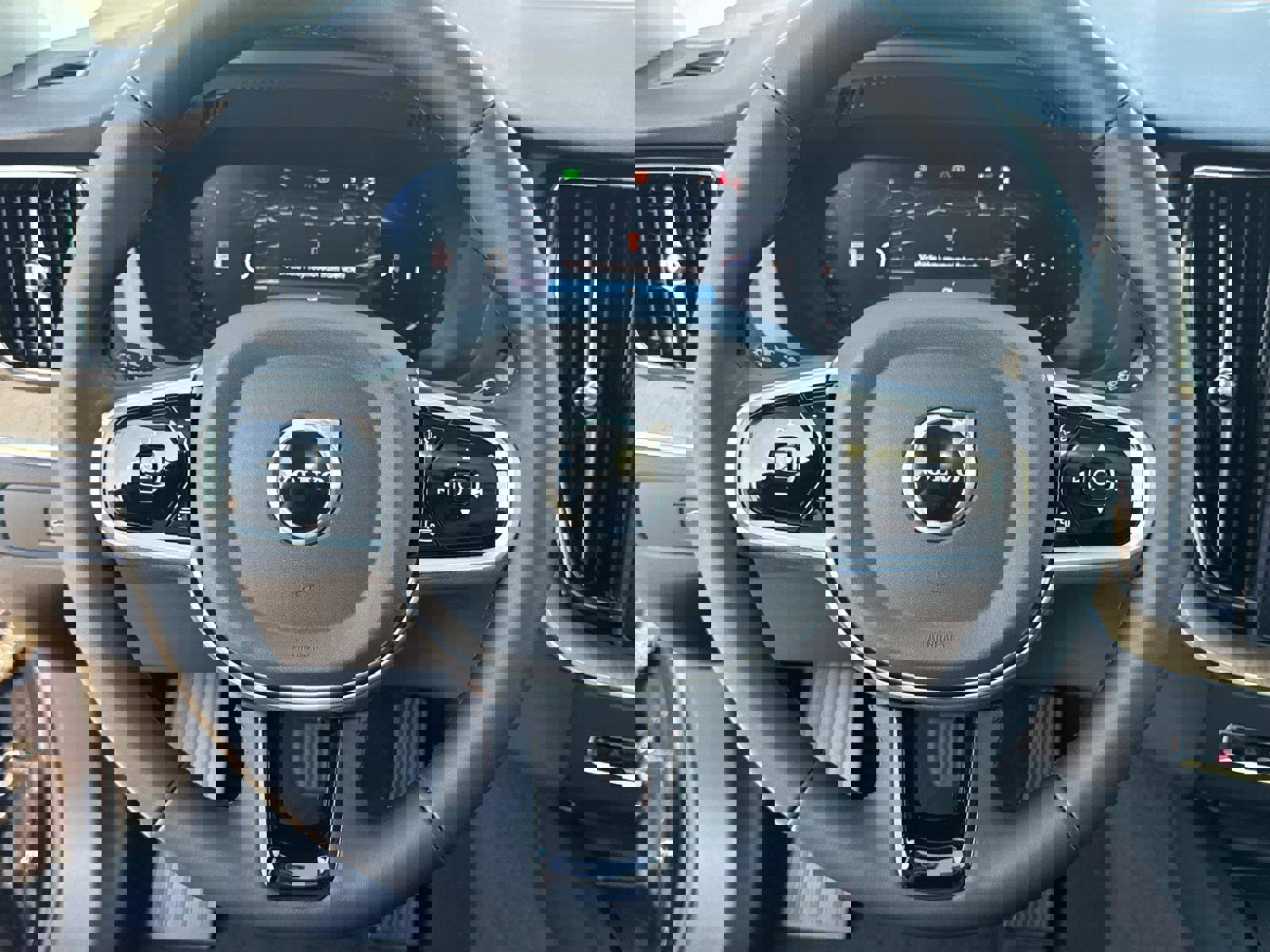 New 2026 Volvo XC60 B5 Plus w/ Climate Package image 26