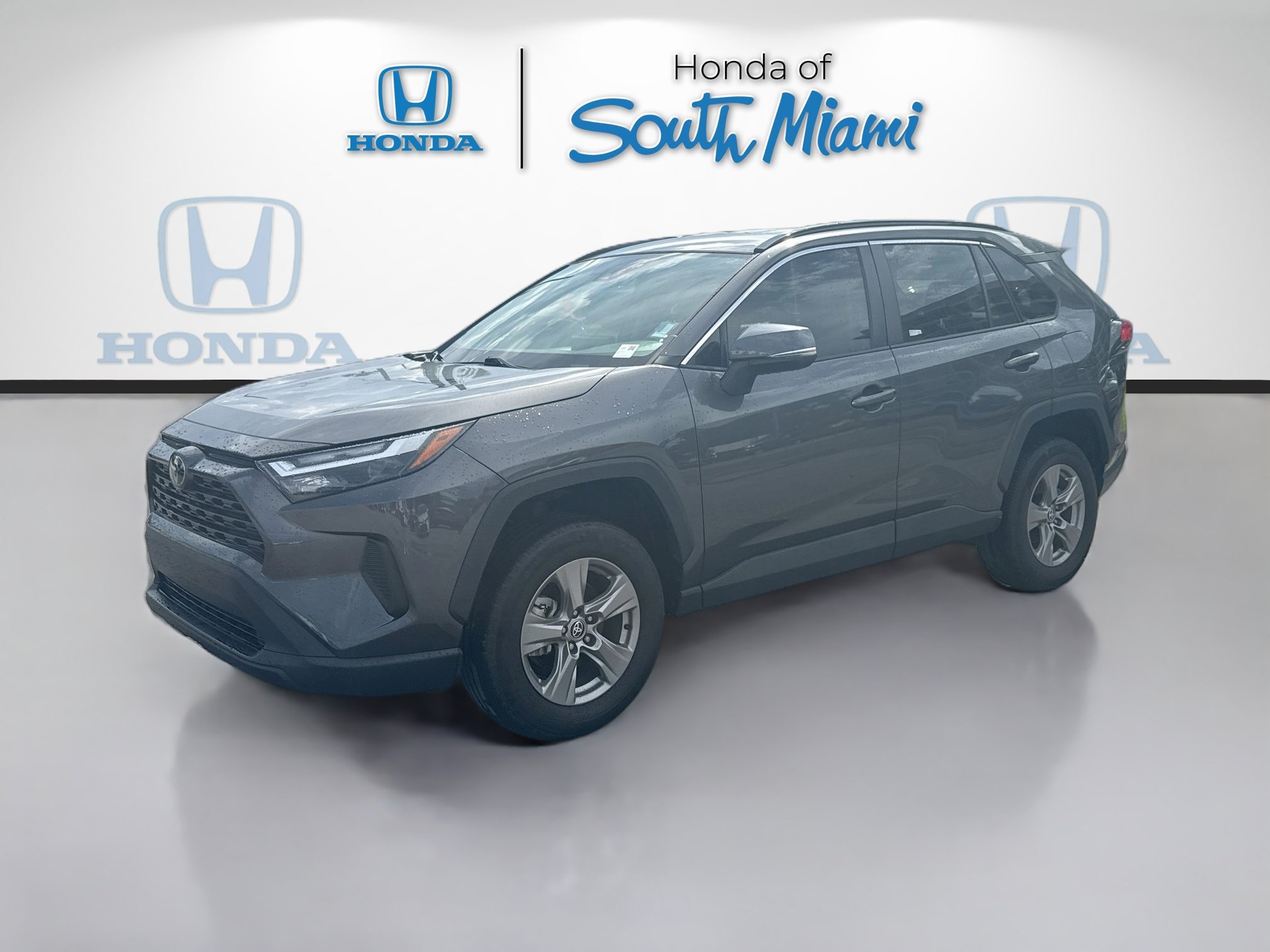 Used 2023 Toyota RAV4 XLE AWD/4WD image 3