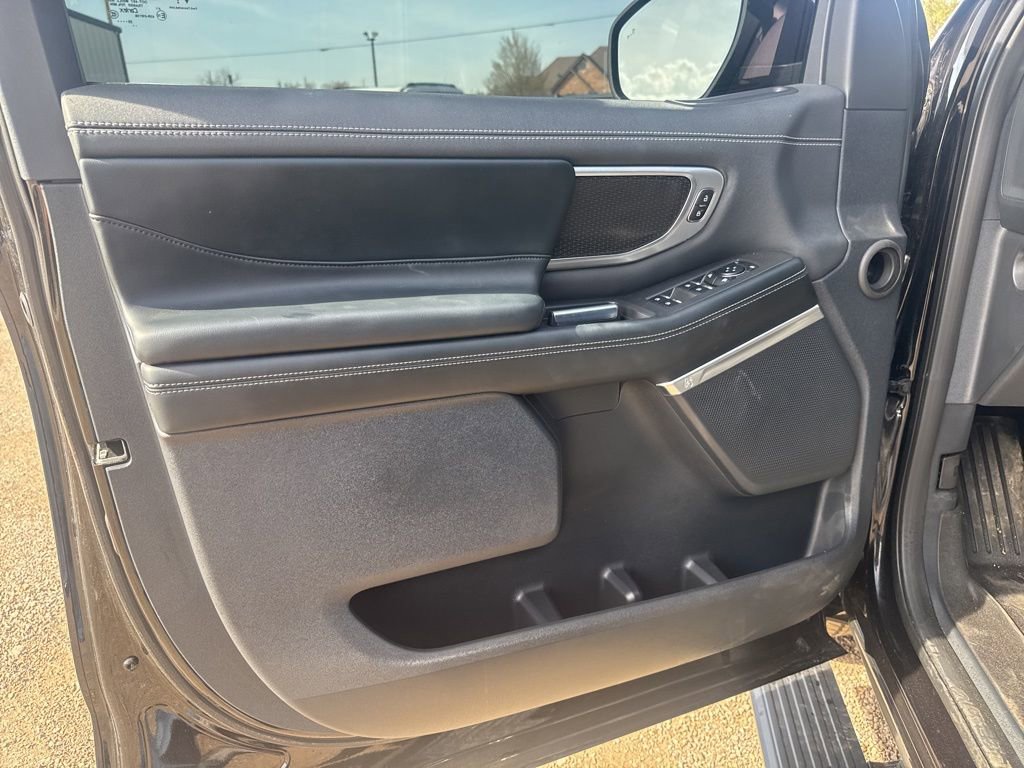 Used 2025 Ford Expedition Max Platinum w/ Stealth Appearance Package image 11