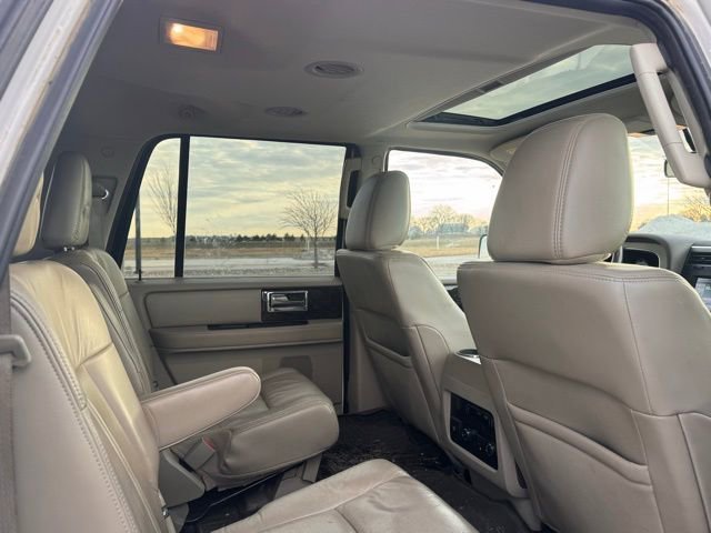 Used 2015 Lincoln Navigator L 4WD image 28