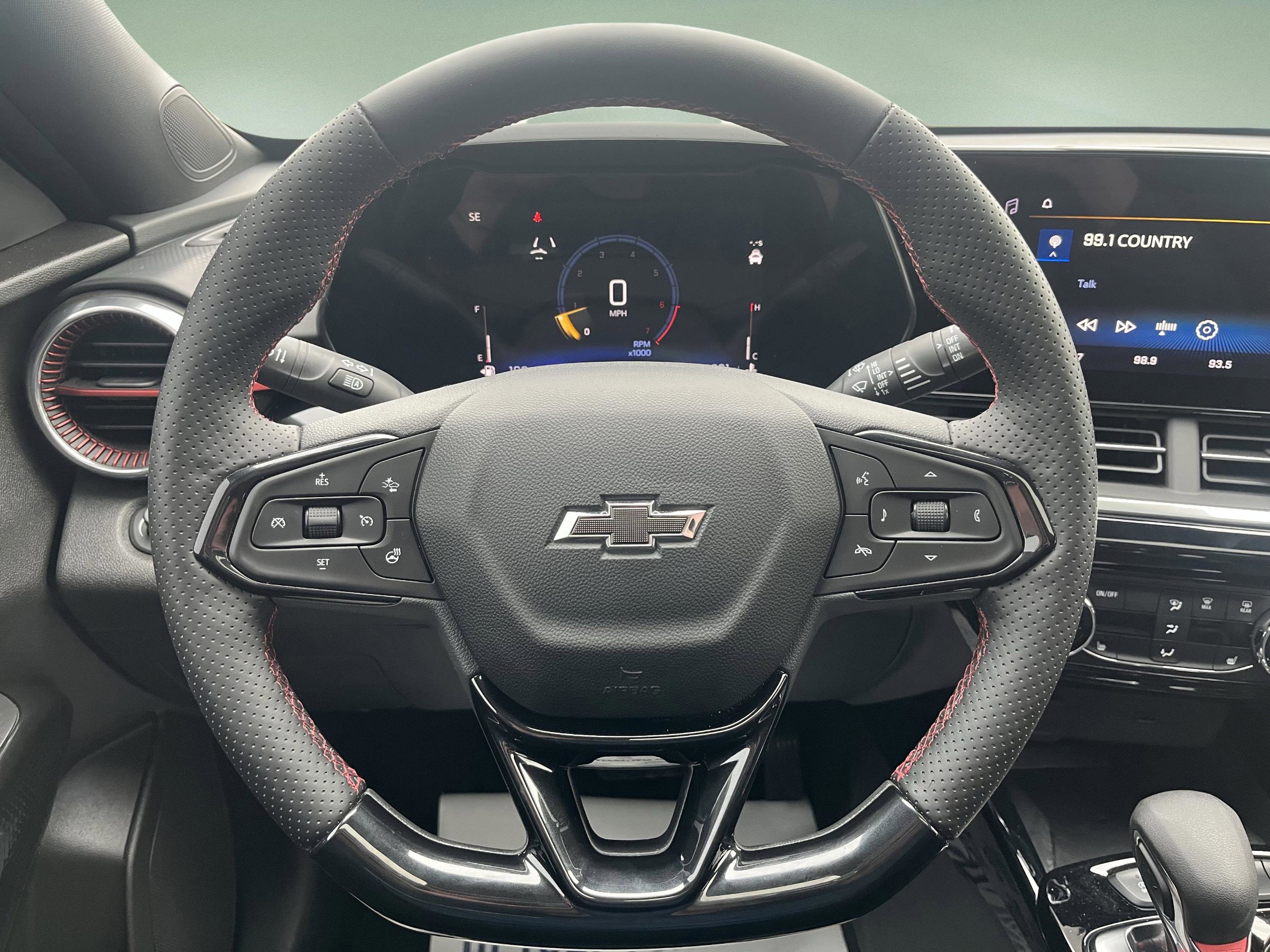 Used 2024 Chevrolet Trax RS w/ Sunroof Package image 25