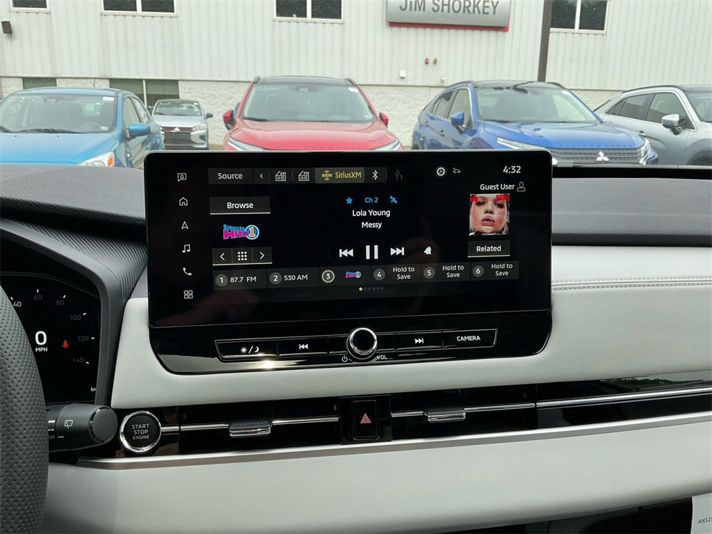 New 2025 Mitsubishi Outlander SE image 17