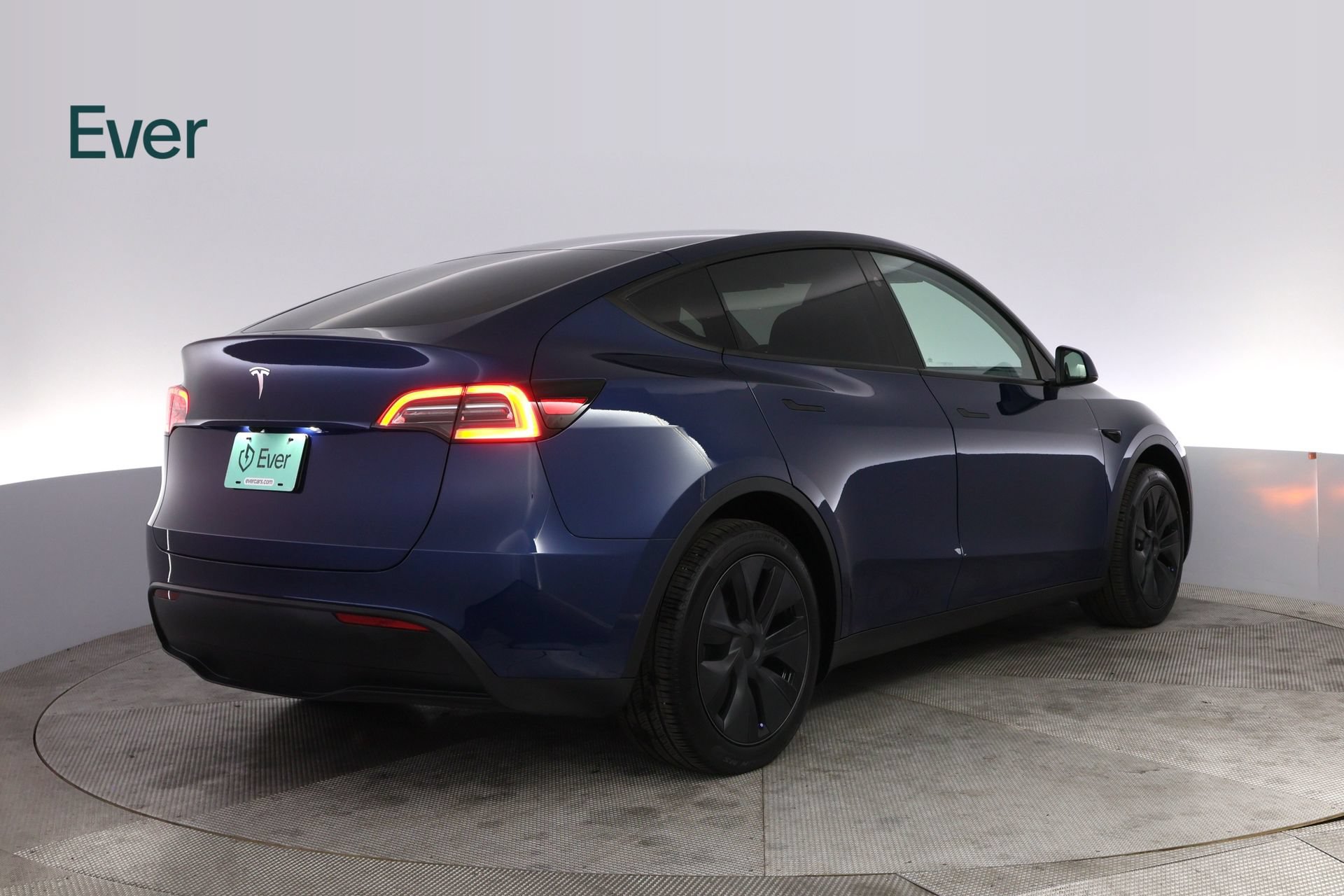 Used 2024 Tesla Model Y 2WD image 3