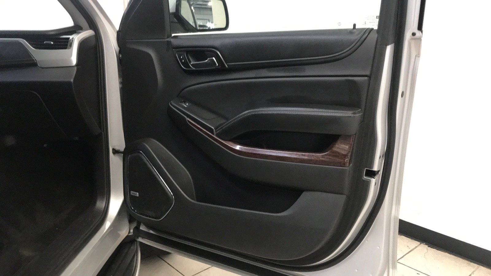 Used 2016 GMC Yukon SLE w/ Convenience Package RWD image 16