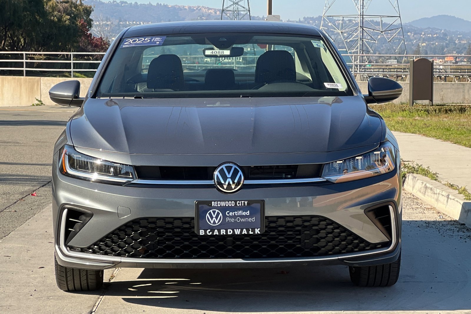 Certified 2025 Volkswagen Jetta SE image 9