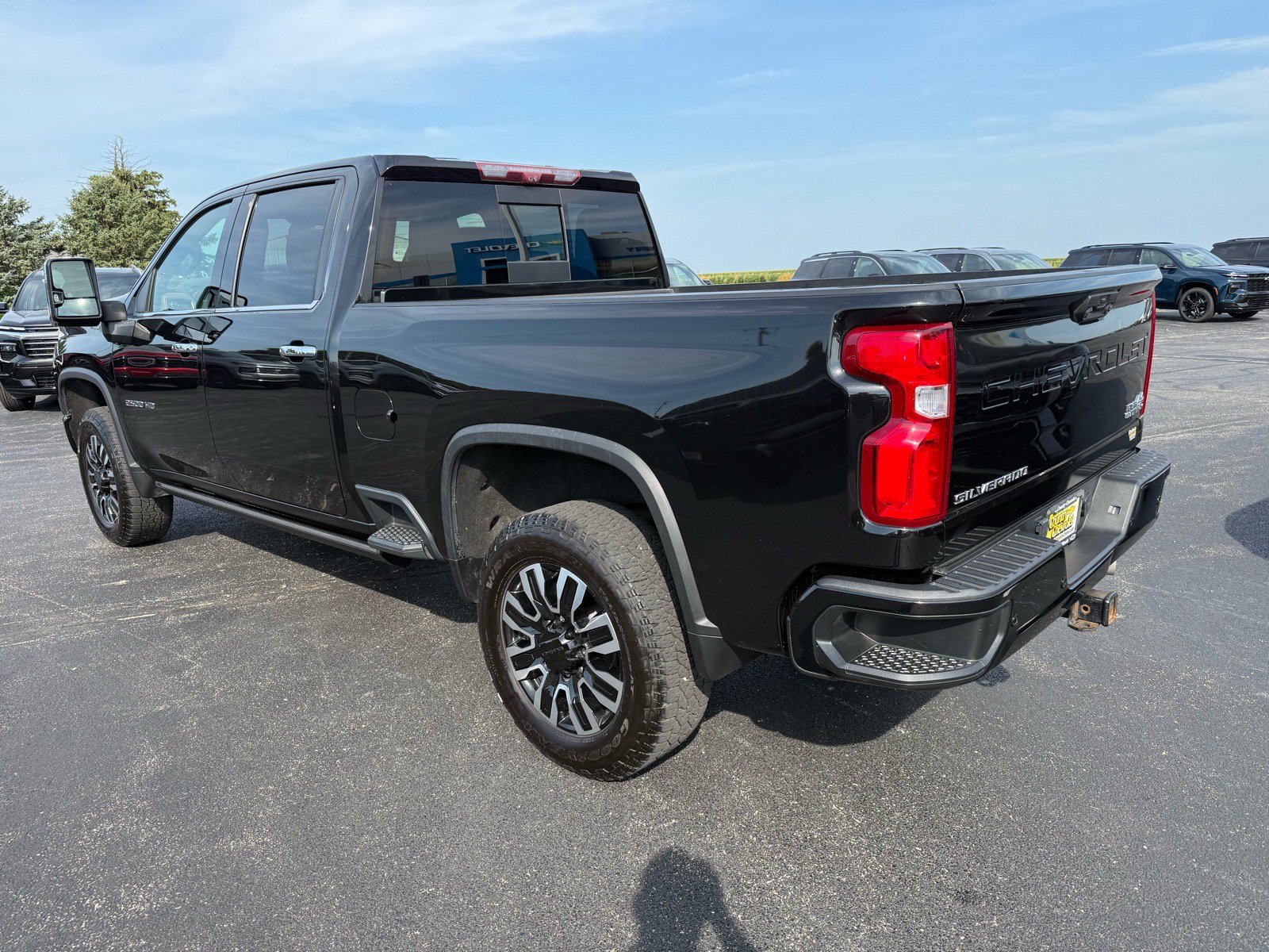 Used 2022 Chevrolet Silverado 2500 High Country w/ Z71 Off-Road Package AWD/4WD image 3