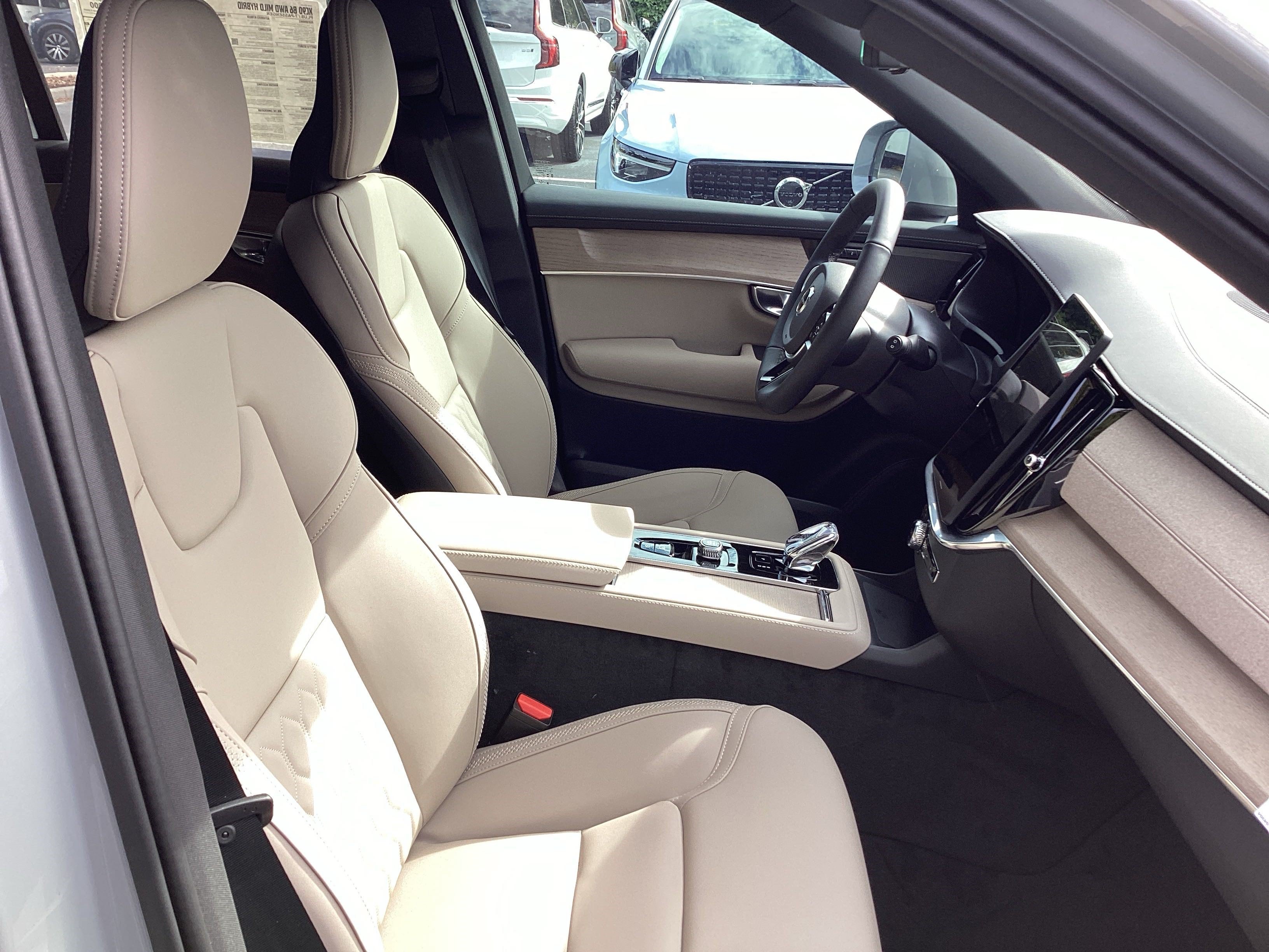 Certified 2026 Volvo XC90 B6 Plus w/ Protection Package Premier AWD/4WD image 25