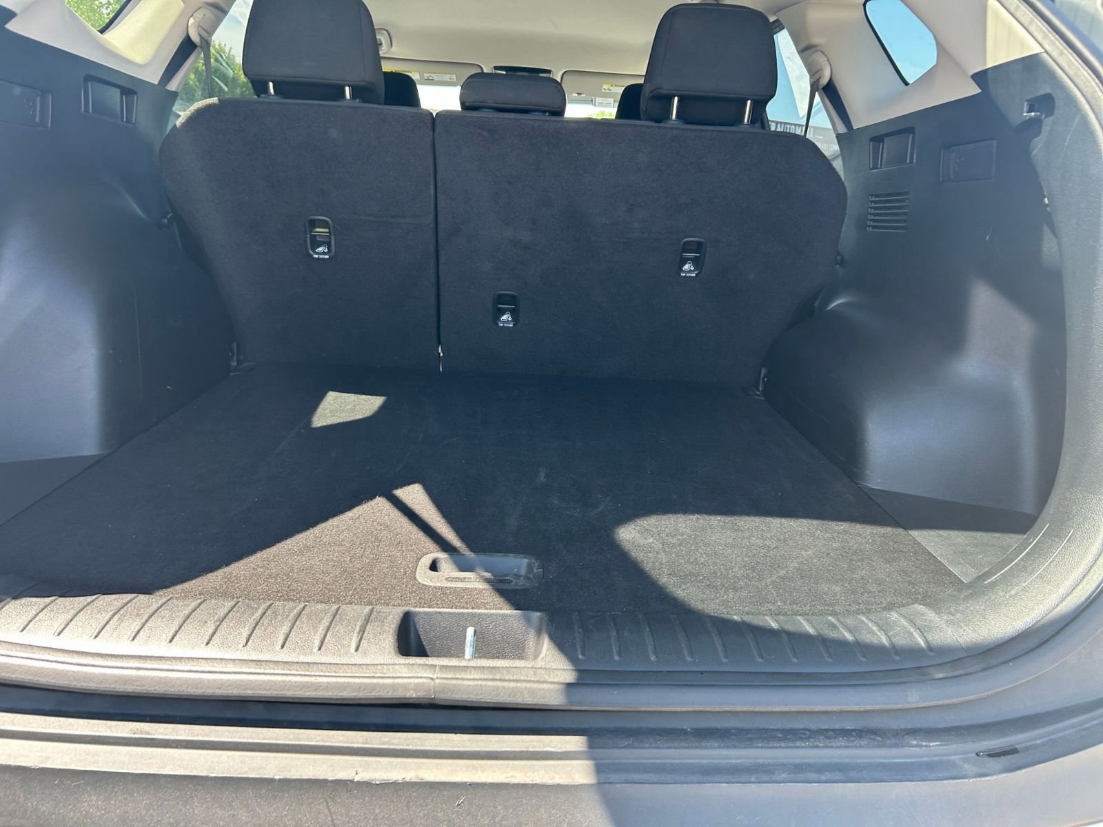 Used 2025 Kia Sportage LX FWD image 25