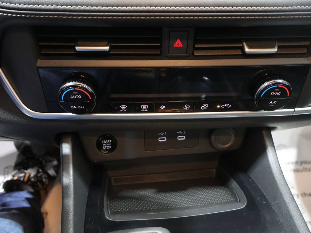 Used 2024 Nissan Rogue SV image 29