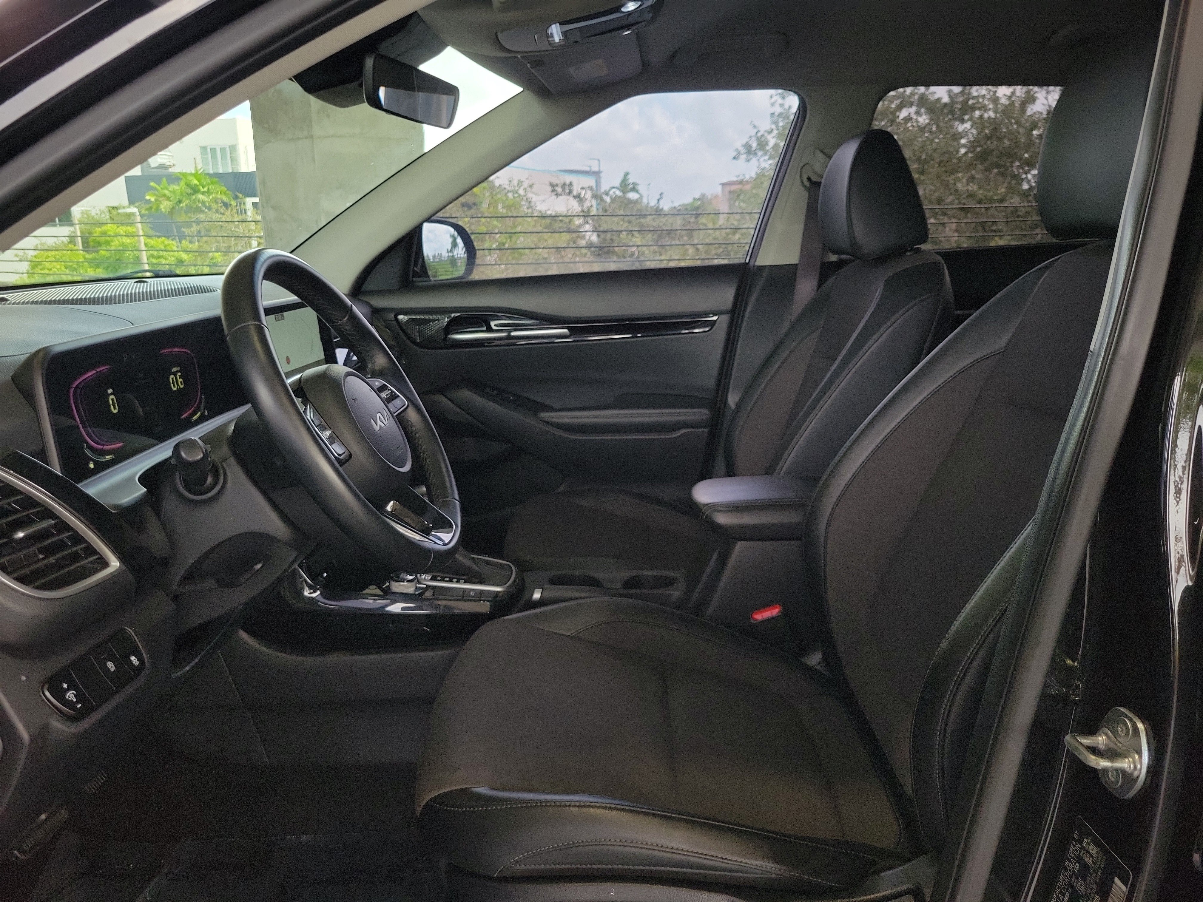 Used 2025 Kia Seltos S FWD image 18