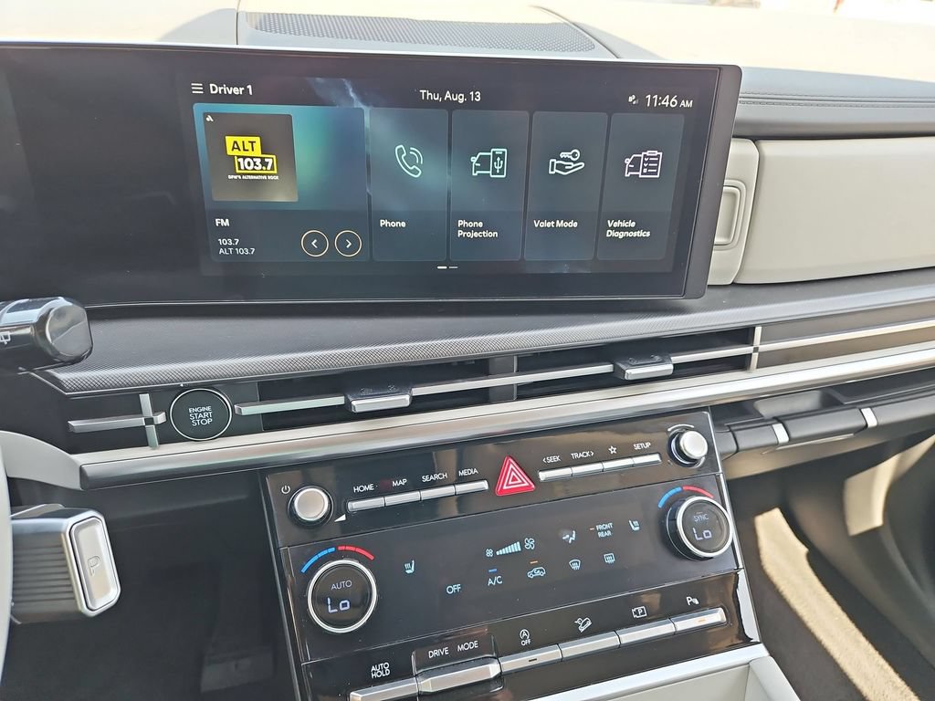 Used 2025 Hyundai Santa Fe SEL FWD image 19
