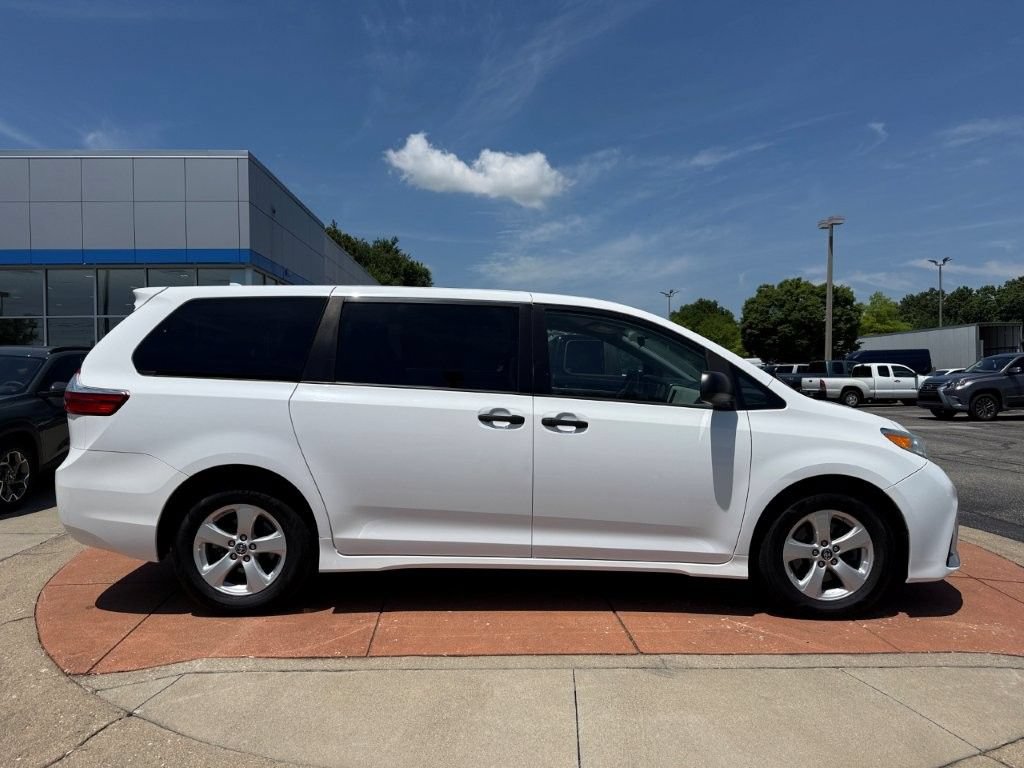 Used 2019 Toyota Sienna L FWD image 7